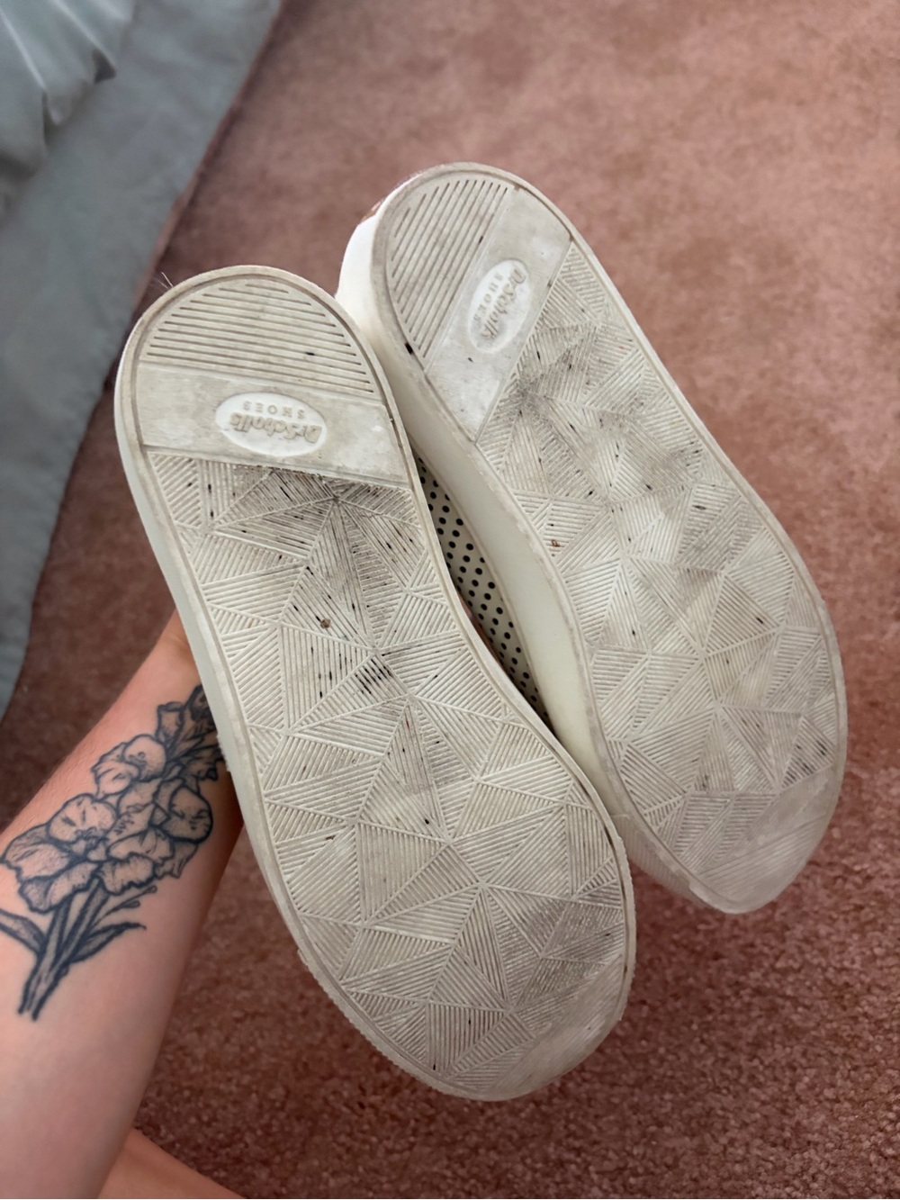 off white shoe - Picture 4 of 7